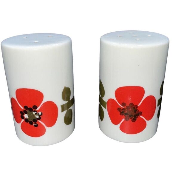 Vtg Holt Howard Style Japan Red Poppy Avocado MCM Retro Salt & Pepper Shakers - Picture 1 of 4